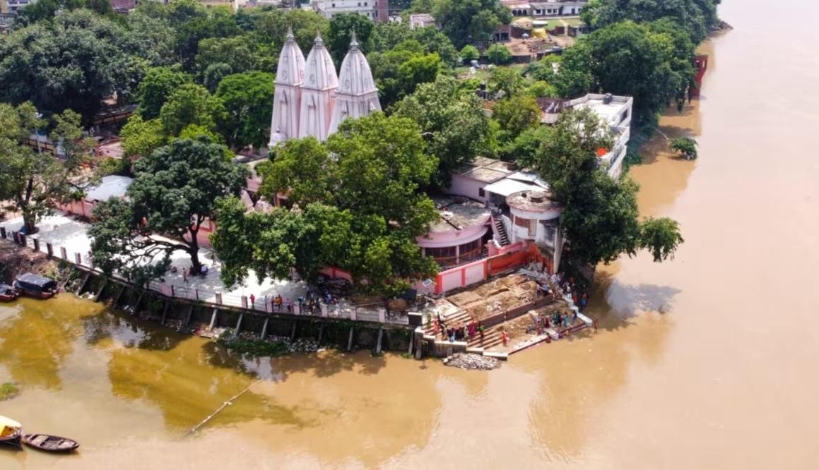 Ramrekha Ghat aerial with temple - Buxar